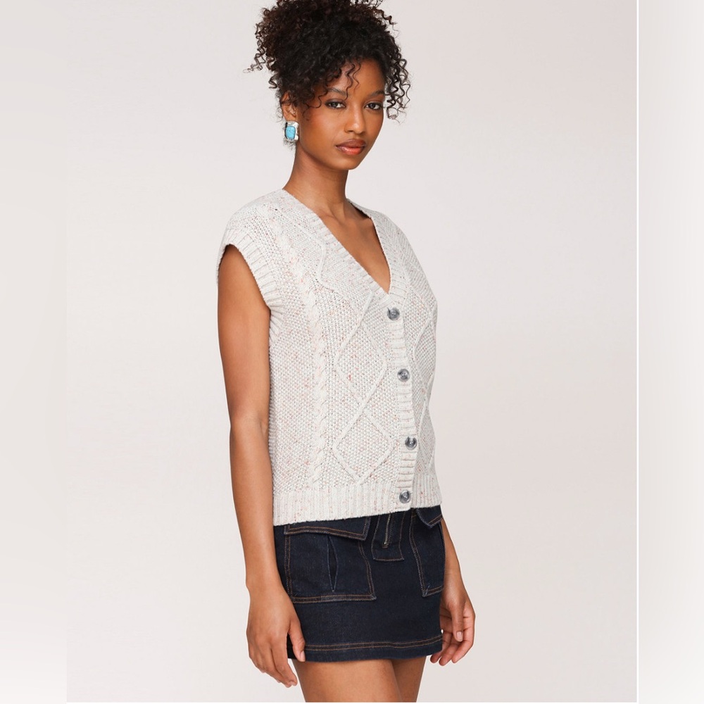 MWT Women's Cable Knit Button-Front Vest - Picture 3 of 12